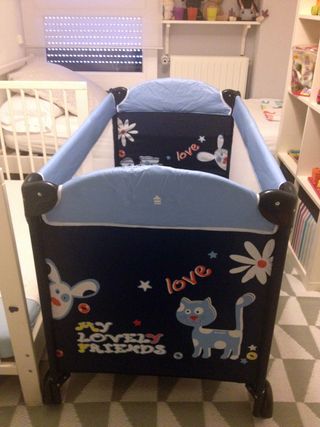 BREVI Cuna de viaje azul con colchoncillo