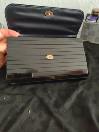 Cartera de fiesta negra y dorada