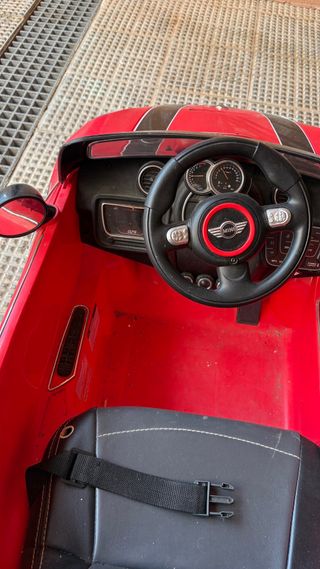 Coche de batería infantil rojo