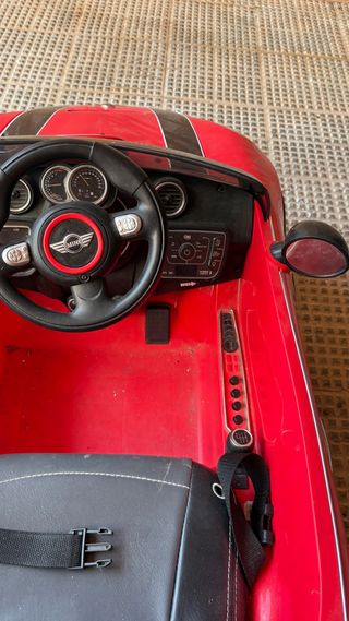 Coche de batería infantil rojo