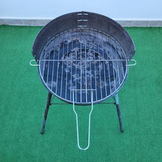 Barbecue a carbonella con grill