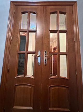 Puertas de madera de cerezo con cristal