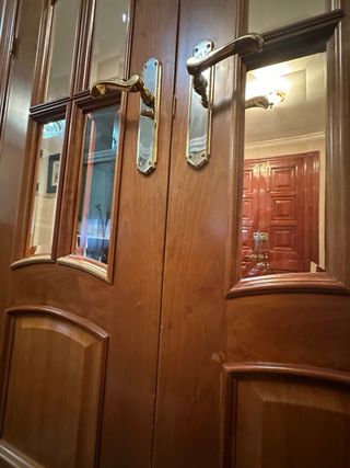 Puertas de madera de cerezo con cristal