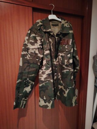 Chaqueta militar camuflaje
