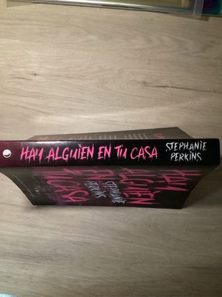 Hay alguien en tu casa (Spanish Edition)