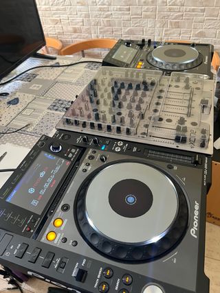 Pioneer CDJ-2000 Nexus + Mixer Xone 96