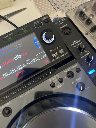 Pioneer CDJ-2000 Nexus + Mixer Xone 96