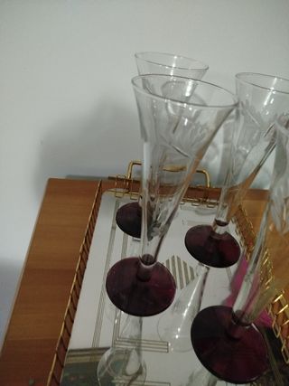 Calici in cristallo lavorati a mano e vassoio