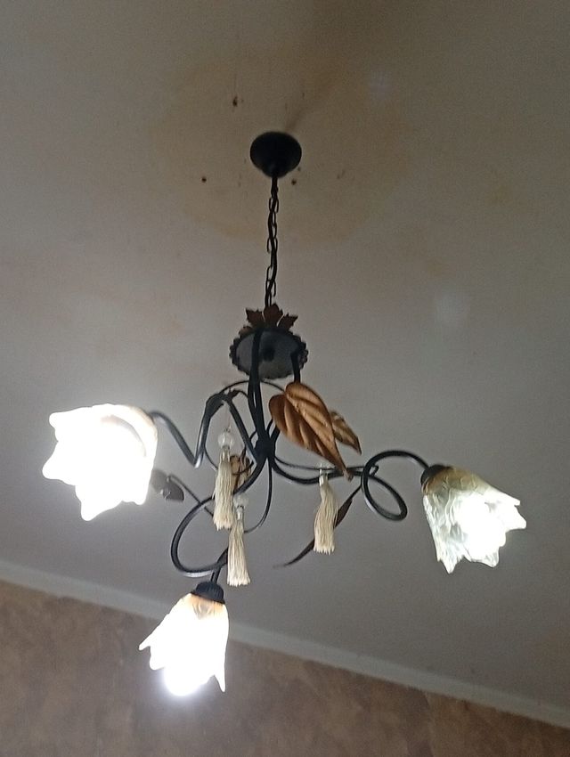 Lampadario in metallo e vetro