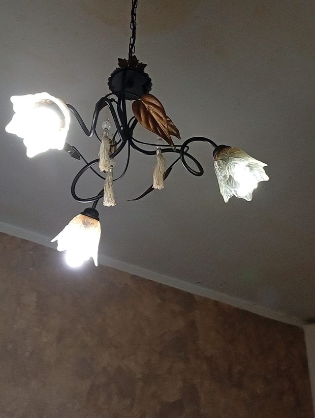 Lampadario in metallo e vetro
