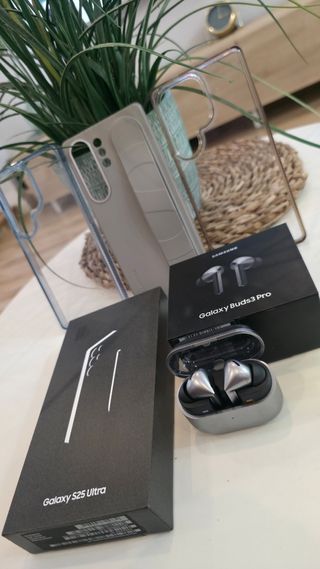 Samsung Galaxy S25 Ultra + Galaxy Buds3 Pro