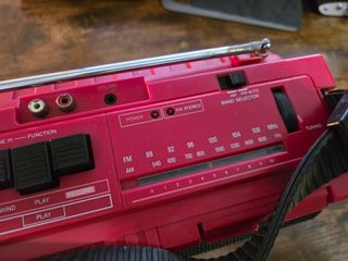 Radio Sharp BoomBox Roja WQ-T232