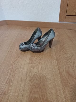 Zapatos de fiesta plateados