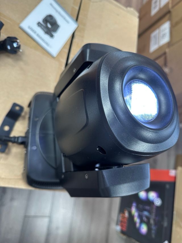 ZQ02011 MOVING HEAD LIGHT#970004