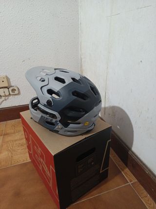 Casco de bici BELL SUPER 3R M desmontable.
