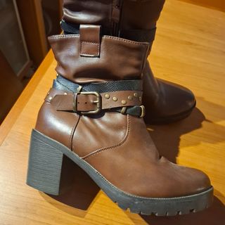    Botines Marron Negro de  Charol precio 2 URGE!!