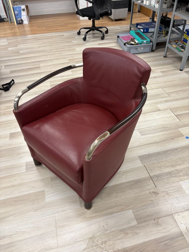 Poltrona Giorgetti in pelle bordeaux