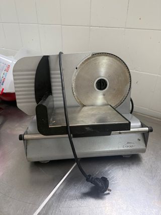 Cortadora de fiambre pequeña