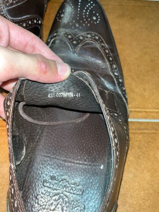 Zapatos de cuero marrones