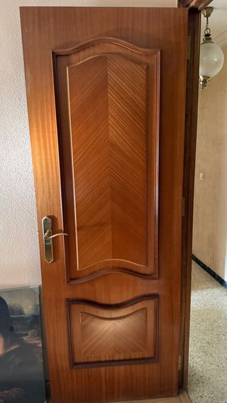 Puerta madera maciza con y sin cristal