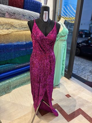 Abito lungo fucsia con paillettes