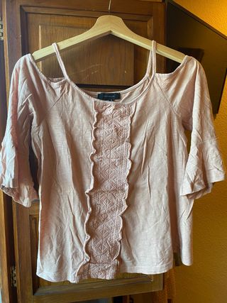 Camiseta rosa palo con volantes