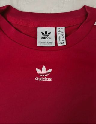 T-shirt Adidas rossa con strisce