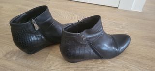 Botines negros planos