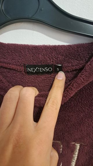 Camiseta de pijama de invierno morada y blanca