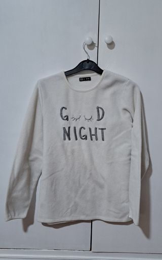 Camiseta de pijama de invierno morada y blanca