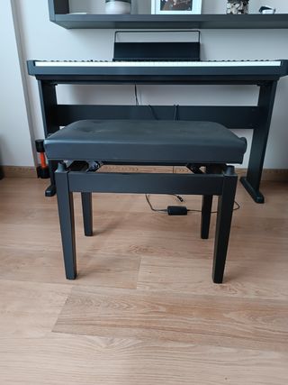 Piano Casio y banqueta