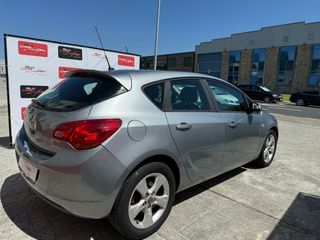 Opel Astra 2012