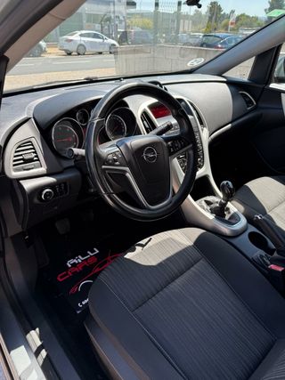 Opel Astra 2012