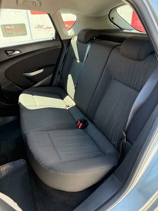 Opel Astra 2012