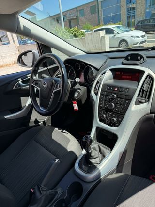 Opel Astra 2012