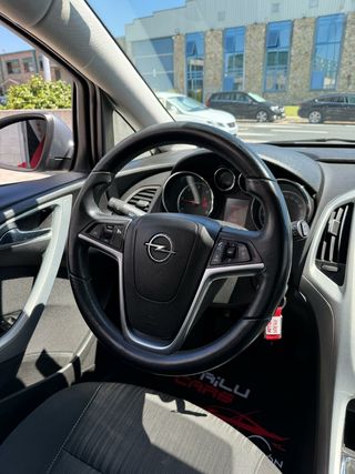 Opel Astra 2012