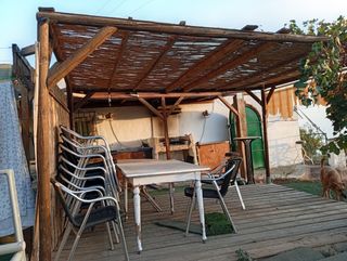 Cenador madera cañabera y suelo madera