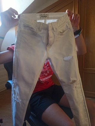 Pantalón vaquero blanco Pull&Bear Ripped