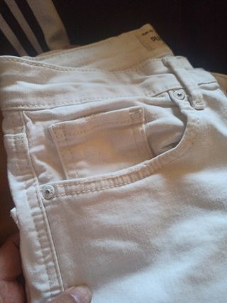 Pantalón vaquero blanco Pull&Bear Ripped