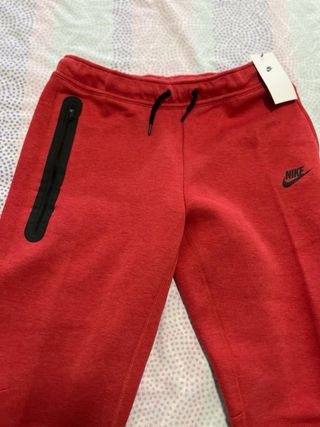 Pantalón Nike Tech Fleece. Nuevo