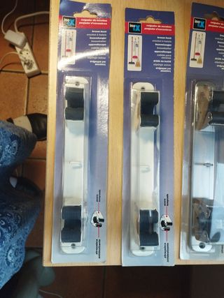 Colgador Doble Escoba INOFIX