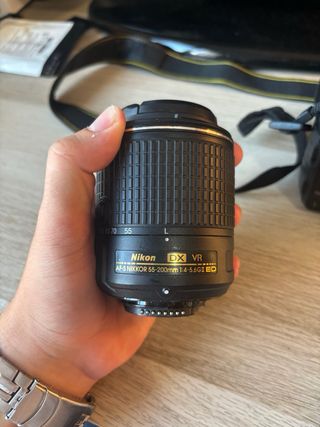 Cámara Nikon D3300 practicamente nueva.