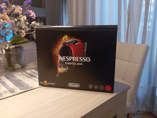 Cafetera Nespresso Essenza Mini Roja