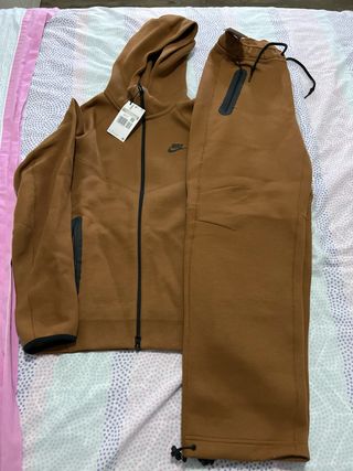 Conjunto Nike Tech Fleece Marrón Nuevo
