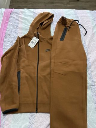 Conjunto Nike Tech Fleece Marrón Nuevo