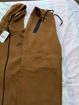 Conjunto Nike Tech Fleece Marrón Nuevo