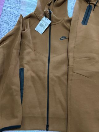 Conjunto Nike Tech Fleece Marrón Nuevo