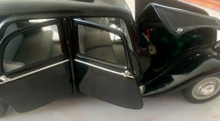 Coche a escala Citroën 15 CV 6 Cyl (1952)