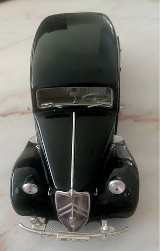 Coche a escala Citroën 15 CV 6 Cyl (1952)