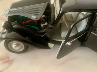 Coche a escala Citroën 15 CV 6 Cyl (1952)